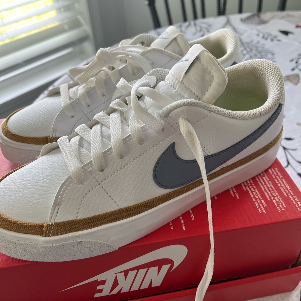 Nike court legacy